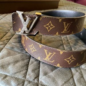 Louis Vuitton Brown and Black reversible belt size 90/36 gently used